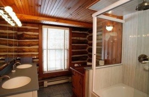 Canandaigua Bed & Breakfast | Top-Rated Chalet of Canandaigua with Family-Friendly Amenities