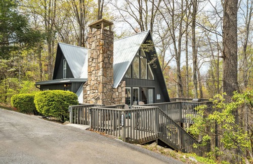 Chalet Village Ski Chalet | Chalet on Ski Mountain - Stunning Views of Mount LeConte - Right in Gatlinburg!