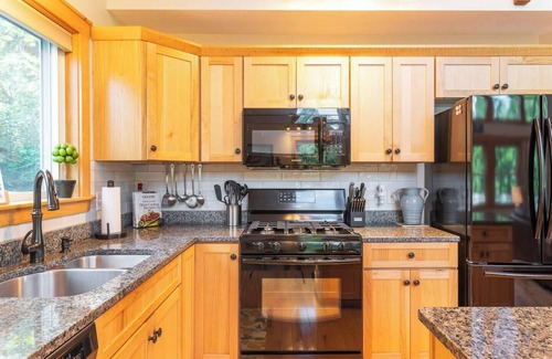 Birchview by the Saco House | Modern Mountain Retreat with Hot Tub & Fire Pit - 10/10 Rated