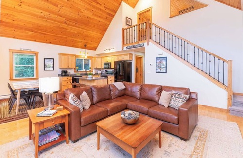 Birchview by the Saco House | Modern Mountain Retreat with Hot Tub & Fire Pit - 10/10 Rated