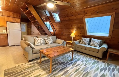 Stevensville House | Chalet on the Lake: Beach Access, Pools & Family Fun Awaits