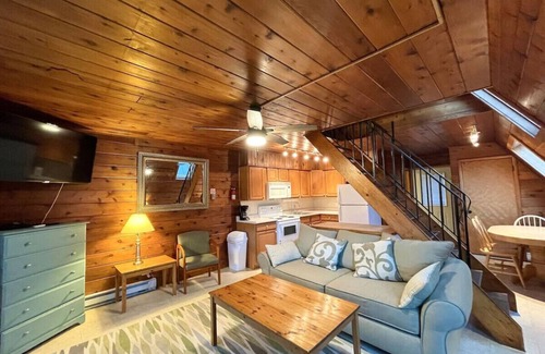 Stevensville House | Chalet on the Lake: Beach Access, Pools & Family Fun Awaits