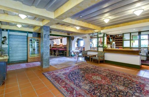 Zettersfeld Ski Resort Apartment | Cozy Apartment in Lienz with Balcony and Family Amenities