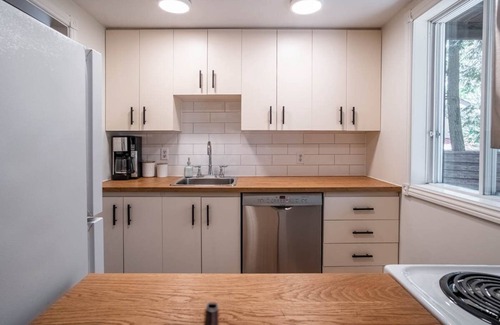 Orford Ski Chalet | Pet-Friendly Chalet Oslo with Dedicated Workspace & Top Score