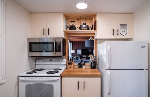 Orford Ski Chalet | Pet-Friendly Chalet Oslo with Dedicated Workspace & Top Score