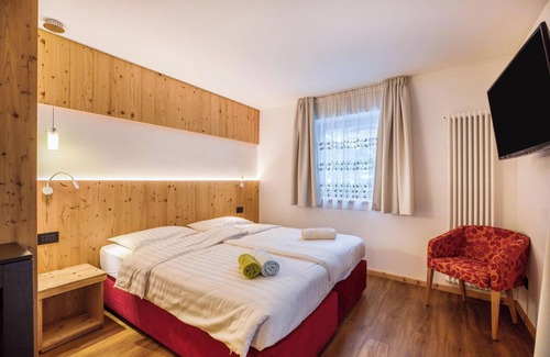 Campitello di Fassa Bed & Breakfast | Osmar Suite 1: Mountain View with Balcony & Wi-Fi Amenities