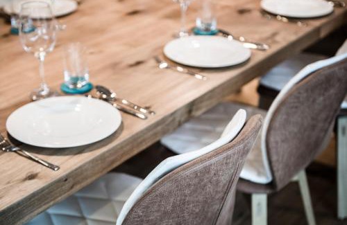 Solda Ski Chalet | Experience Chalet Ourtls Pärg: 4-Star Stay with Spa & Hot Tub