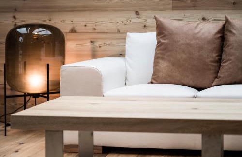 Solda Ski Chalet | Experience Chalet Ourtls Pärg: 4-Star Stay with Spa & Hot Tub