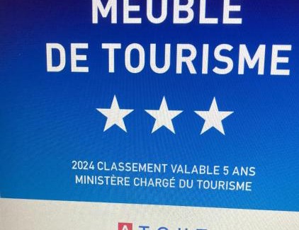 Mauroux House | Discover Le Chalet Roy: Family & Pet-Friendly Getaway