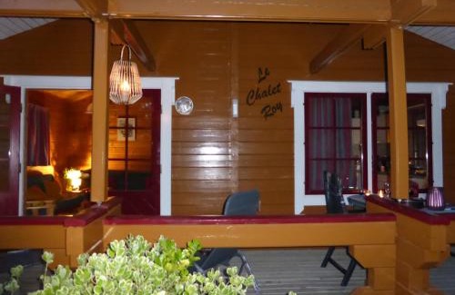 Mauroux House | Discover Le Chalet Roy: Family & Pet-Friendly Getaway