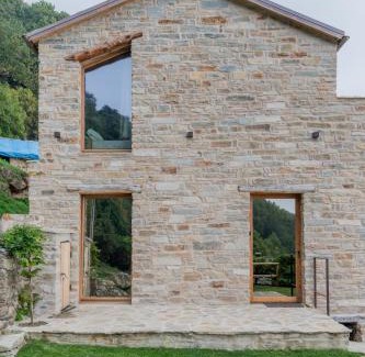 Brosso Apartment | Discover Chalet Palù: Oceanfront Retreat with Hot Tub