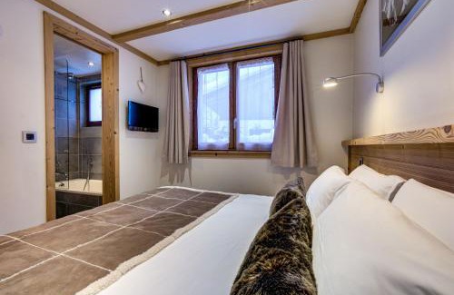 Chamonix-Mont-Blanc Ski Chalet | Discover Chalet Panache: Family-Friendly with Hot Tub Bliss