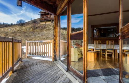 Chateau-Ville-Vieille Apartment | Scenic Chalet Panoramique: Family-Friendly Getaway