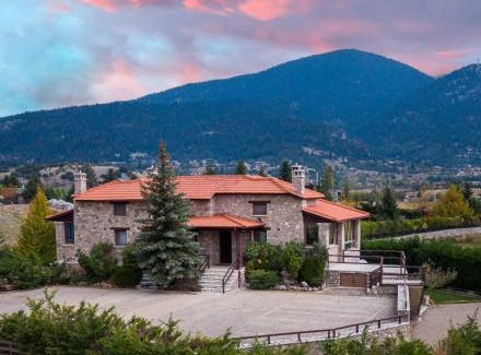 Kato Pedina Villa | Chalet Panorama -Three Level Escape in Parnassos