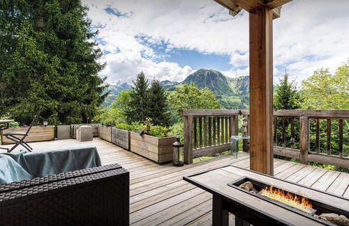 Manigod Ski Chalet | Chalet Parakima: Pet-Friendly Retreat with Hot Tub & Views