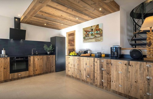 Manigod Ski Chalet | Family Retreat at Chalet Paralpin with Hot Tub & Spa