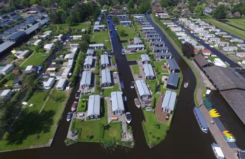 Giethoorn Resort | Cozy Chalet Park Kroondomein Giethoorn with Ocean Views