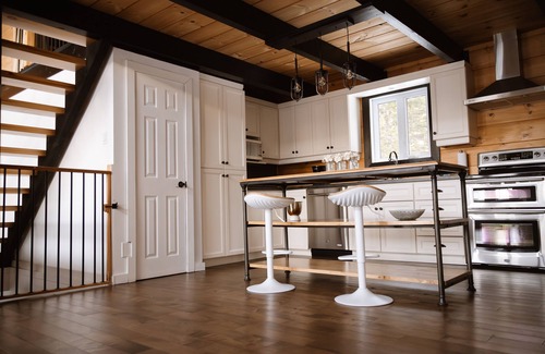 Pointe-au-Pic Ski Chalet | Experience Chalet Peah: Cozy Log Cabin in Charlevoix