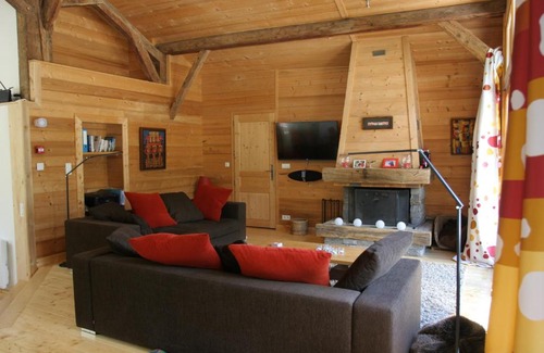 Saint-Jean-dʼAulps Ski Chalet | Chalet Peillex: Highly Rated Family-Friendly Getaway