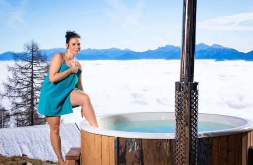 Treffen House | Experience Chalet Petit: Pet-Friendly Retreat with Ocean Views