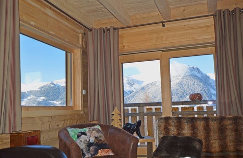 Montalbert Ski Chalet | Chalet Phoenix 150m² 12/14 pers. 5 bedrooms/5 bathrooms Fireplace Sauna 300m from the slopes