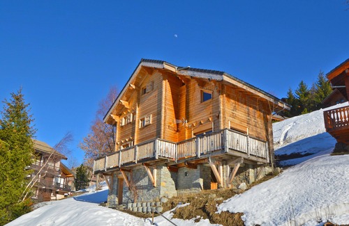Montalbert Ski Chalet | Chalet Phoenix 150m² 12/14 pers. 5 bedrooms/5 bathrooms Fireplace Sauna 300m from the slopes
