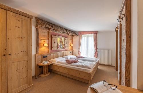 Primiero San Martino di Castrozza Hotel | Discover Chalet Piereni: Pet-Friendly with Top Reviews!