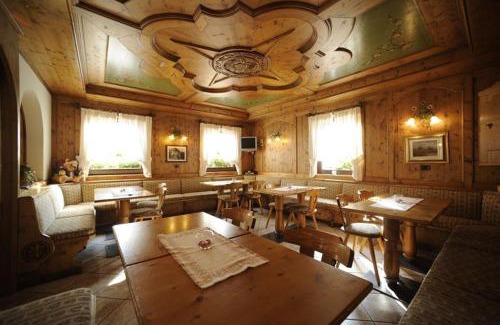 Primiero San Martino di Castrozza Hotel | Discover Chalet Piereni: Pet-Friendly with Top Reviews!