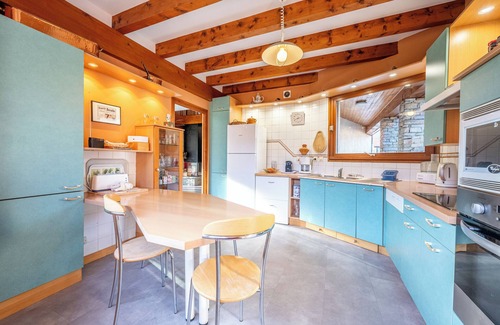 Aigueblanche Ski Chalet | Relaxing Chalet 'Pierre Et Bois' with Mountain Views