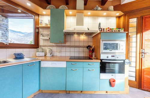 Aigueblanche Ski Chalet | Relaxing Chalet 'Pierre Et Bois' with Mountain Views