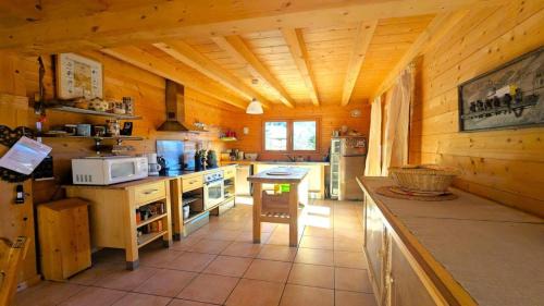 Puy-Saint-Vincent Ski Chalet | Chalet Pierre-puy-saint-vincent 1400 - Magnifique Chalet de 12 couchages proche des pistes MAE-6891