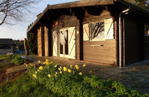 Doische Ski Chalet | Chalet Pimpernel: Guest Rated 9/10 with Family Amenities