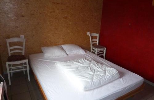 Doische Ski Chalet | Chalet Pimpernel: Guest Rated 9/10 with Family Amenities