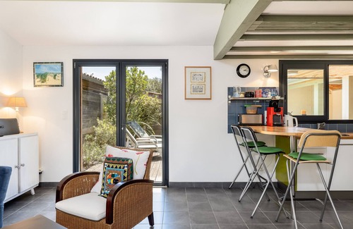 Hourtin House | Chalet 'Piqueyrot': Nature Retreat with Oceanfront Views