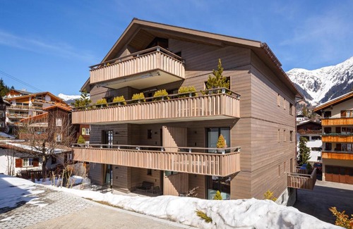 Klosters-Serneus Apartment | Pet-Friendly Chalet Piz Buin with Hot Tub & Breakfast
