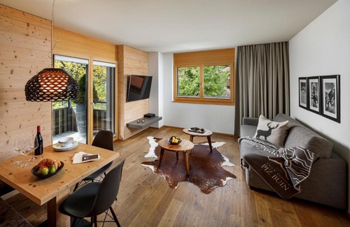Klosters-Serneus Apartment | Pet-Friendly Chalet Piz Buin with Hot Tub & Breakfast