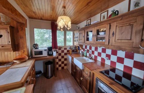 Saint-Michel-de-Chaillol Ski Chalet | Inviting Chalet for 9 with Balcony & Fireplace in Saint-Michel