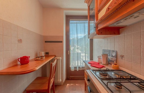 Courmayeur Apartment | Chalet Pontal 5: Cozy Three-Room Apartment with Scenic Views