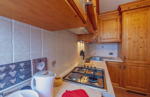 Courmayeur Apartment | Chalet Pontal 5: Cozy Three-Room Apartment with Scenic Views
