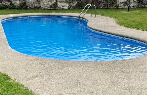 Portosin House | Beachside Adosado Portosin with Pool for Family Fun