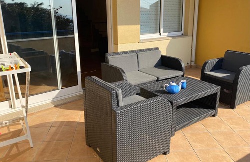 Portosin House | Beachside Adosado Portosin with Pool for Family Fun