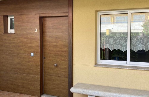 Portosin House | Beachside Adosado Portosin with Pool for Family Fun
