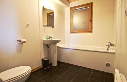 Chamrousse Ski Chalet | Family-Friendly Chalet à Chamrousse with Modern Amenities