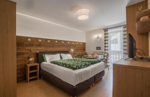 Arabba Apartment | Cozy Chalet Pradat: Family-Friendly with Breakfast Included