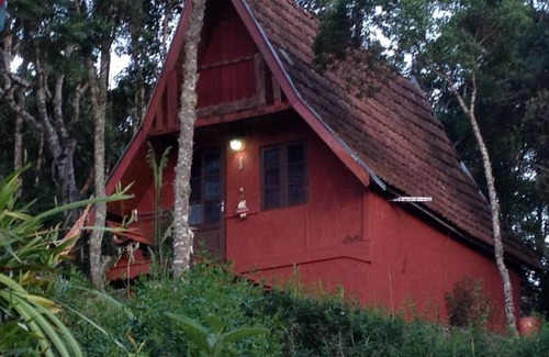 Campos do Jordao Ski Chalet | Scenic Chalet with 3D Fireplace & Spa near Pedra do Baú