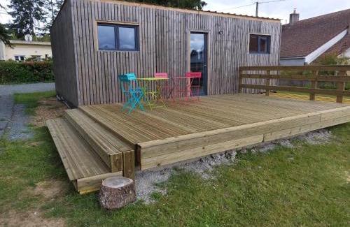 Spay Bed & Breakfast | Tranquil Chalet Near the Circuit - Child Friendly Haven