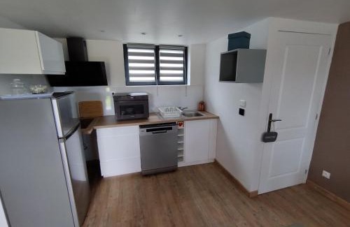 Spay Bed & Breakfast | Tranquil Chalet Near the Circuit - Child Friendly Haven