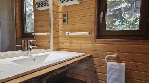 Coubisou Ski Chalet | Discover Chalet "Quelle Vue": Family-Friendly Retreat