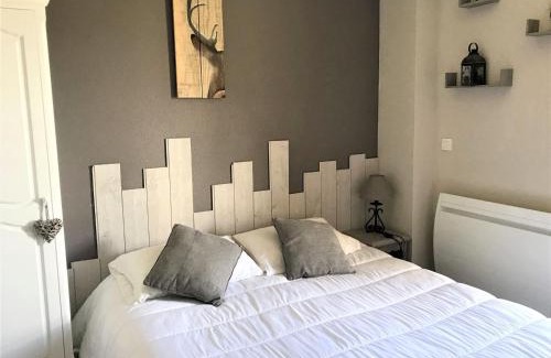 La Joue du Loup Ski Chalet | Renovated 3-Room Chalet with Pool, Sauna & Mountain Views
