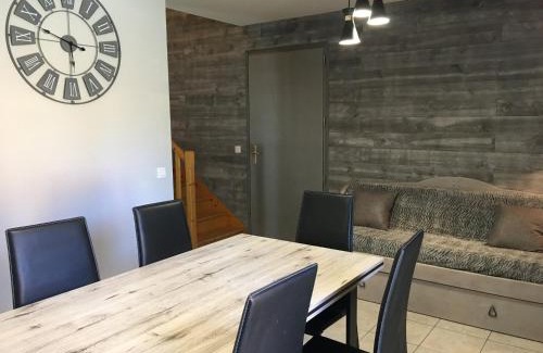La Joue du Loup Ski Chalet | Renovated 3-Room Chalet with Pool, Sauna & Mountain Views